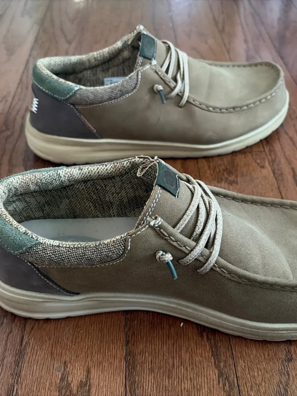 Men’s Size 11EE Brown Hey Dude shoes